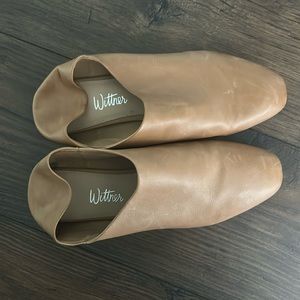 WITTNER MARINO TAN MULE FLATS